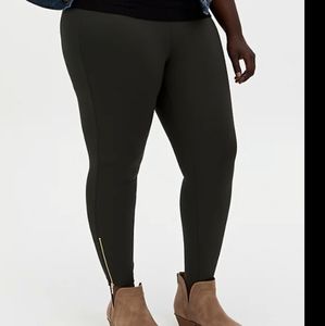 NWOT torrid green pixie ponte pants